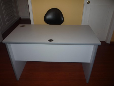Escritorio Para Oficina y/o Computadora + Silla Giratoria   $120.00   USADO